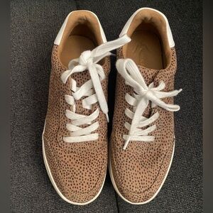 Old Navy Women's Size 6 Brown & White Animal Print Fashion Sneakers